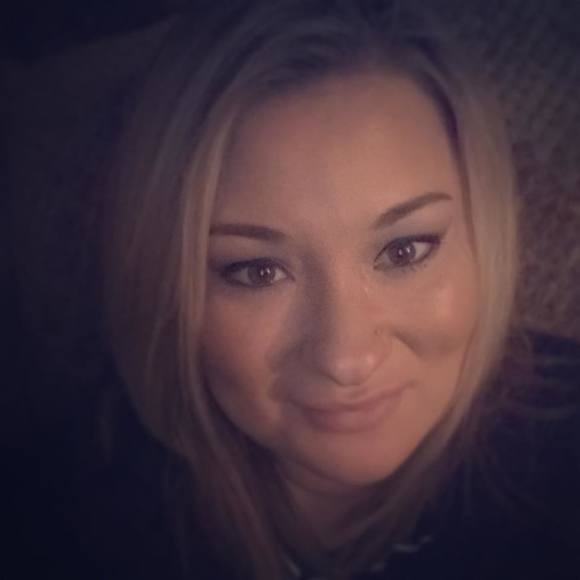 Meet your Posher, Nicole - Picture 1 of 1